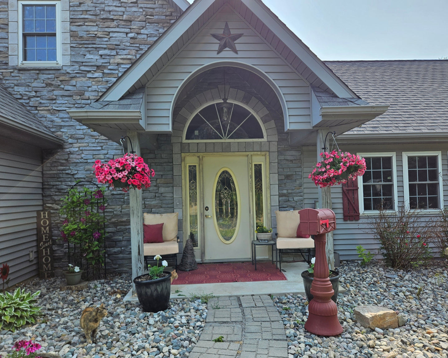 Plastic Freestanding Mailbox