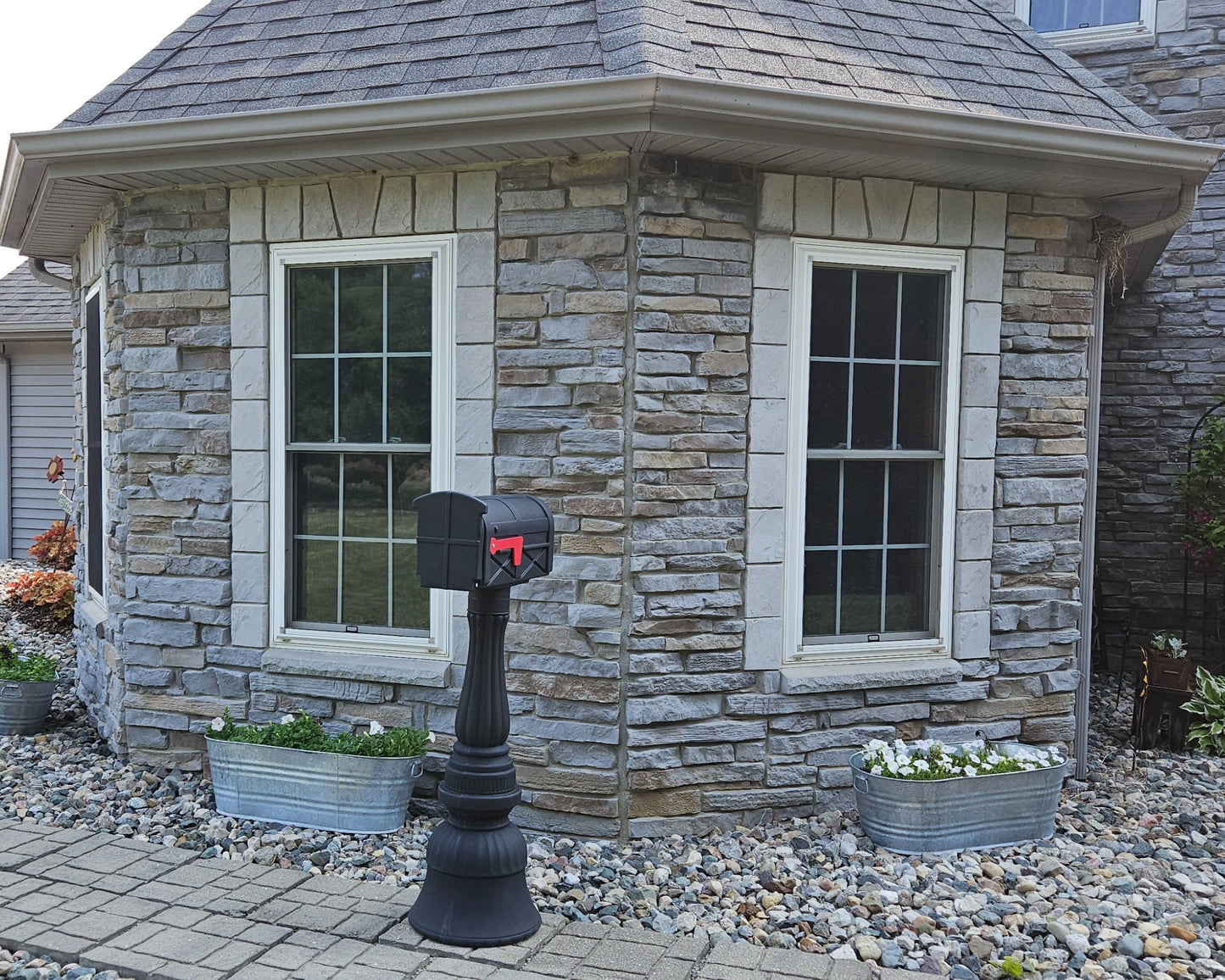 Plastic Freestanding Mailbox