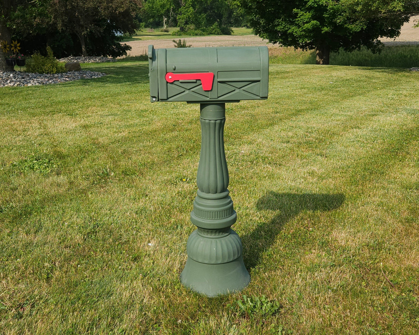 Plastic Freestanding Mailbox